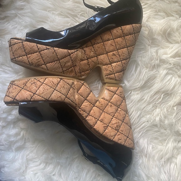 Chanel wedges sandals size can be 8 to 8.5 - Picture 7 of 8